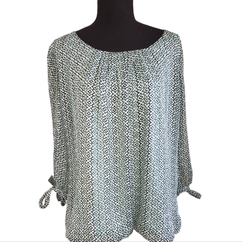 ROZ & ALI flowy geometric print blouse green black size large